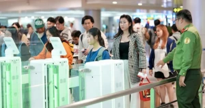 떤선녓 공항 자동 게이트 10개로 확대…입국 심사 30~45초로 단축