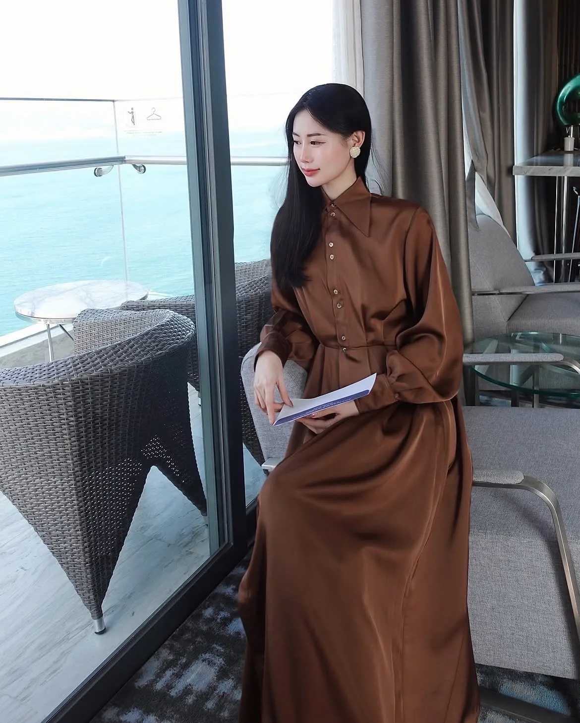 셔츠 원피스, 스트라이프·체크 패턴까지…직장 여성 옷장 넓어졌다