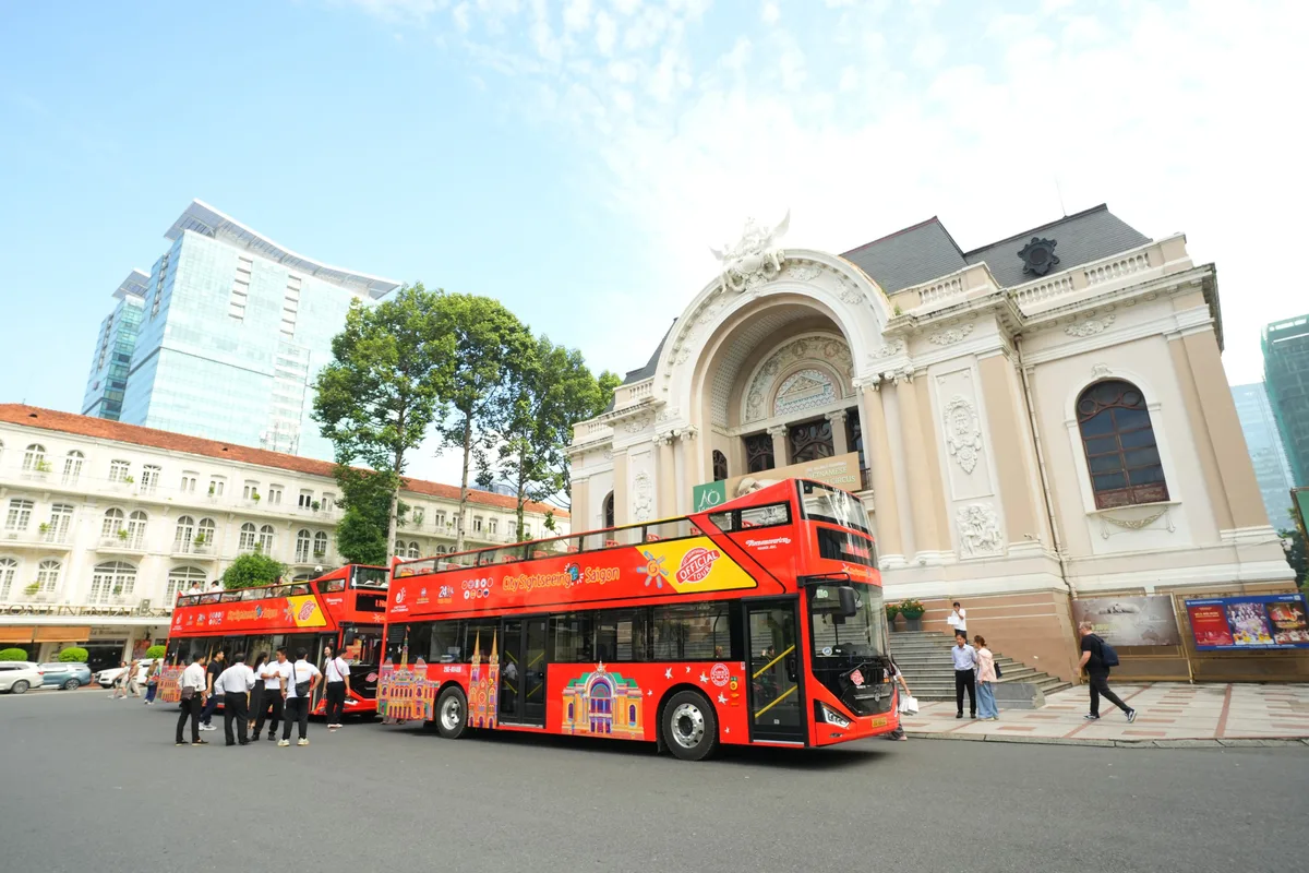 호치민 전기 2층버스 2대 운행 시작…2030년까지 관광버스 전면 전환 추진