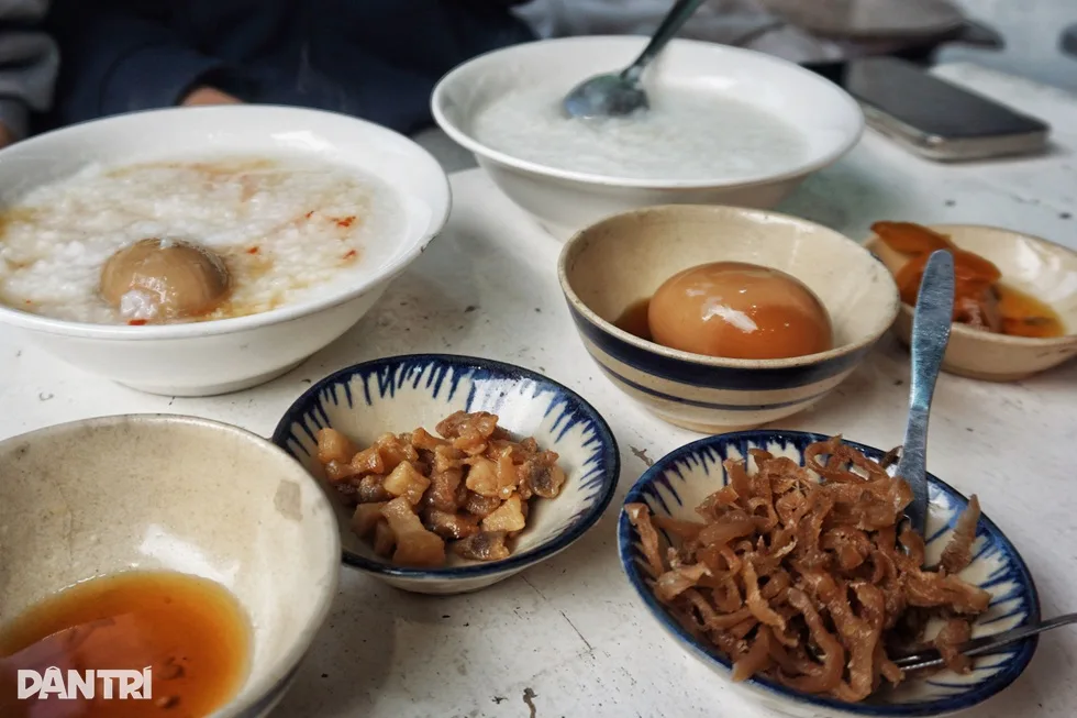 23년째 2000동 죽 지킨 호치민 가게, 아내 병환에도 문 다시 열어
