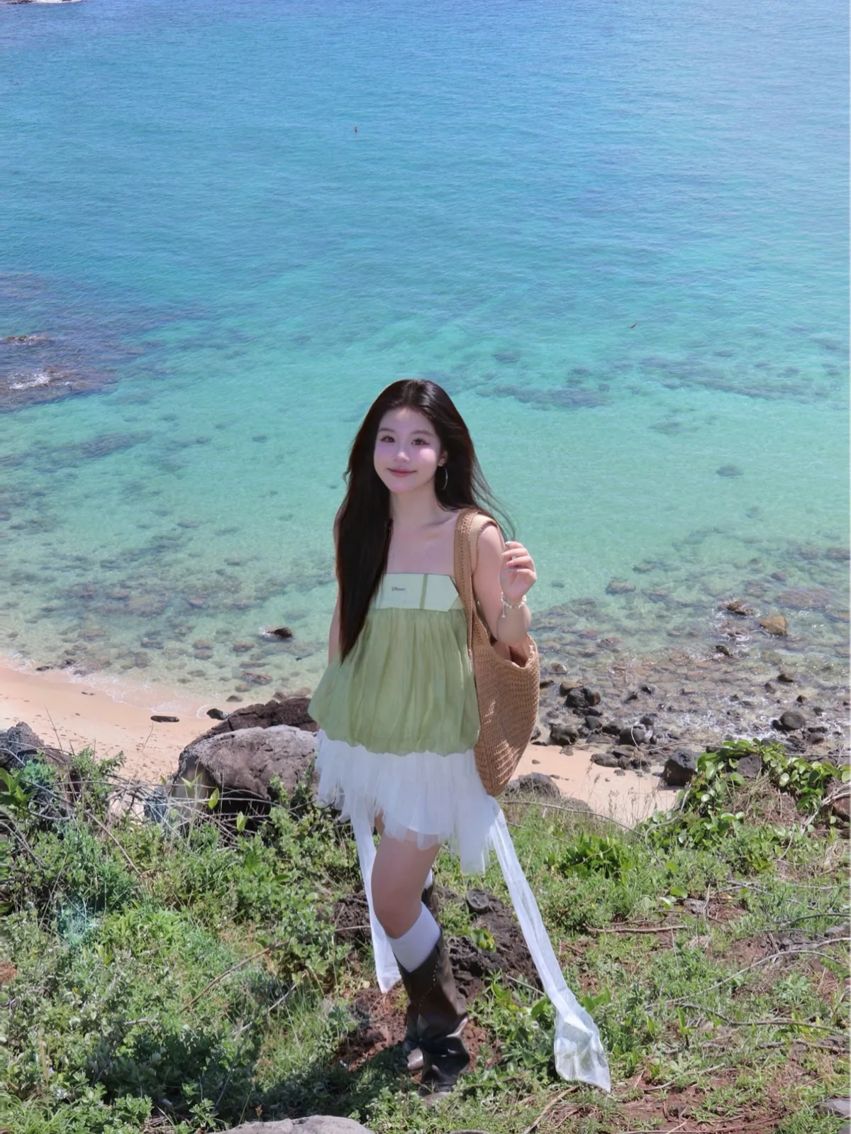 초록색 톤으로 거리부터 파티까지…밝기 조절이 세련된 스타일의 핵심