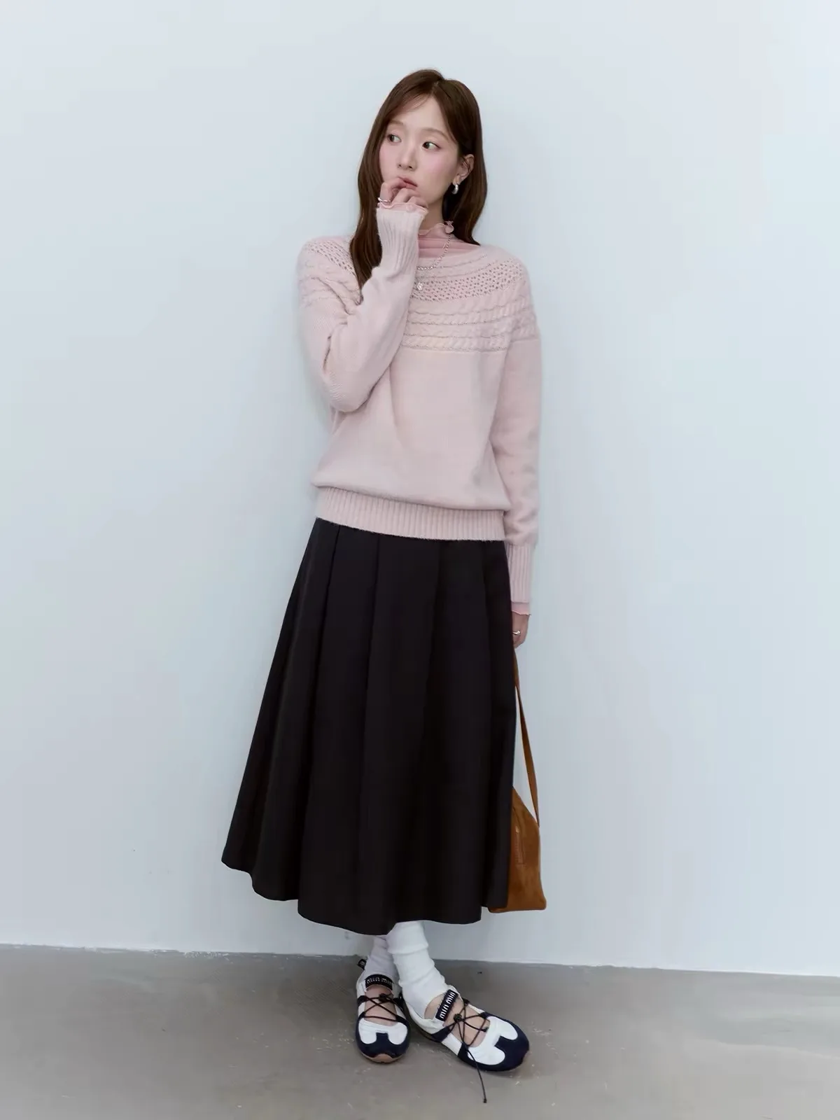 터틀넥의 다양한 변신…겨울 레이어링으로 스타일 완성